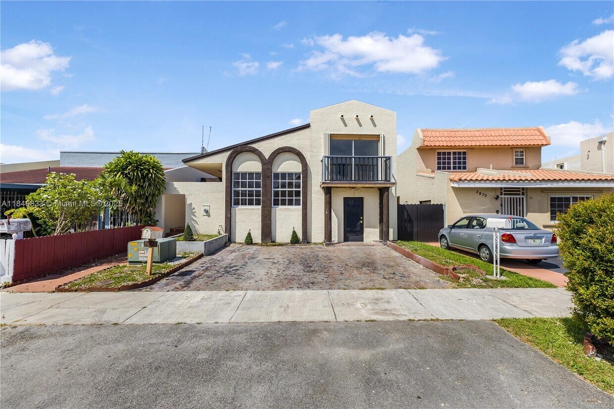 Foto principal - 3860 W 10th Ct