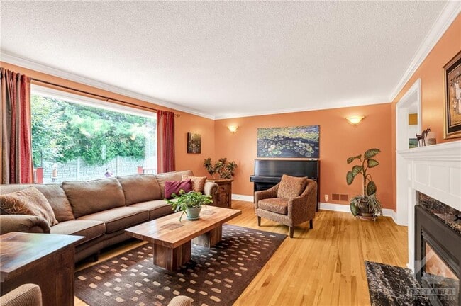 Building Photo - 44 Chippewa Av