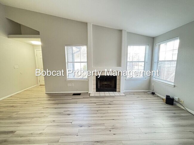 Foto del edificio - 2319 Blue Haven Ln