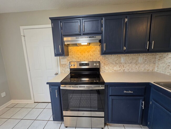 Building Photo - Comfort and Convenience Ranch Home Awaits
