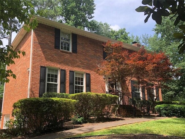 Building Photo - 2408 Crooked Tree Ct NE