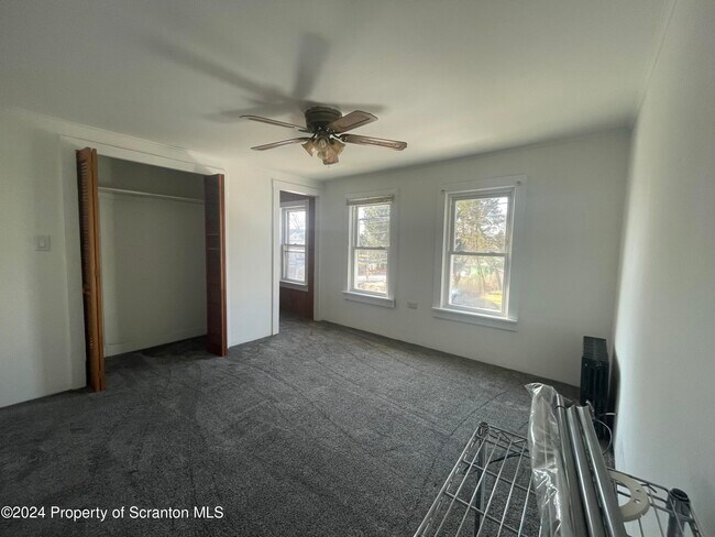 Foto del edificio - 512 W Market St