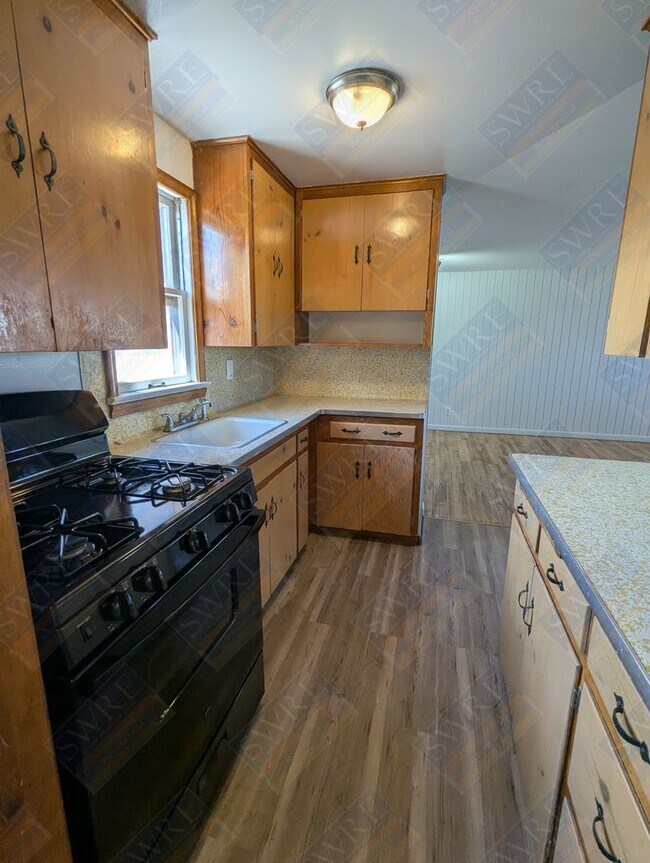 Building Photo - 902 1/2 Wyoming-