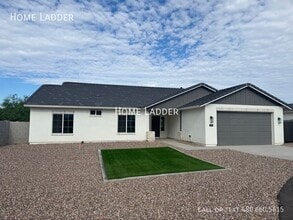 Building Photo - 926 N 97th Way