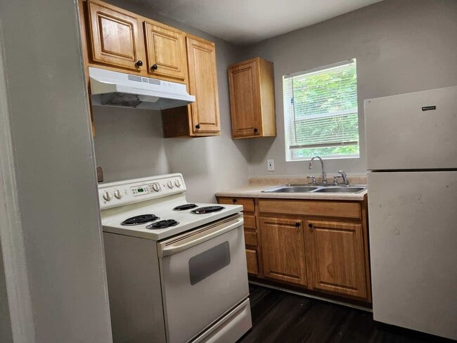 Building Photo - 1472 W 32nd St