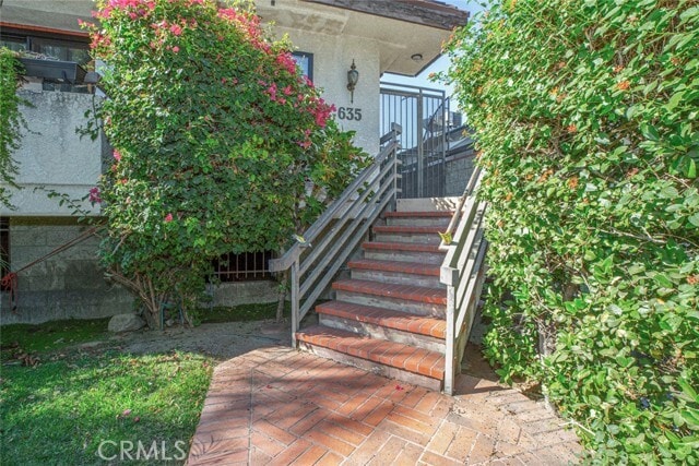 Building Photo - 635 E Angeleno Ave