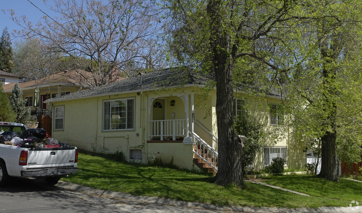 Primary Photo - 520 Abbie St