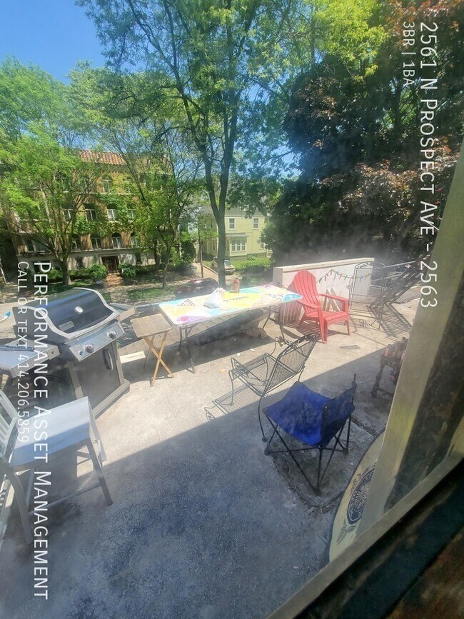 Building Photo - Charming 3BED/1BATH Eastside Upper Unit