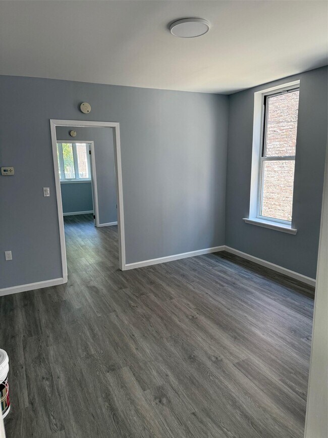 Foto del edificio - 922 New Lots Ave