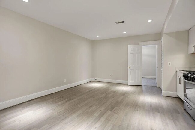 Foto del edificio - 1712 West Virginia Ave NE