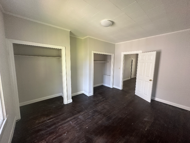 Building Photo - 211 Kern St