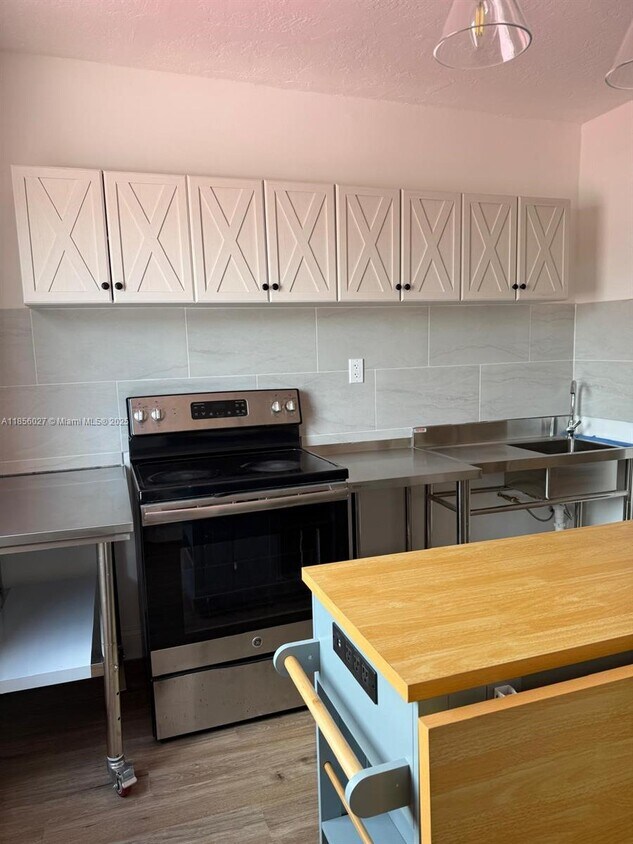 Foto principal - 1432 NE 163rd St