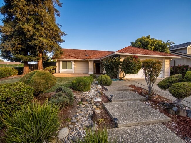 Building Photo - Beautiful Upgraded Ranch on a Premium Union City Corner Lot