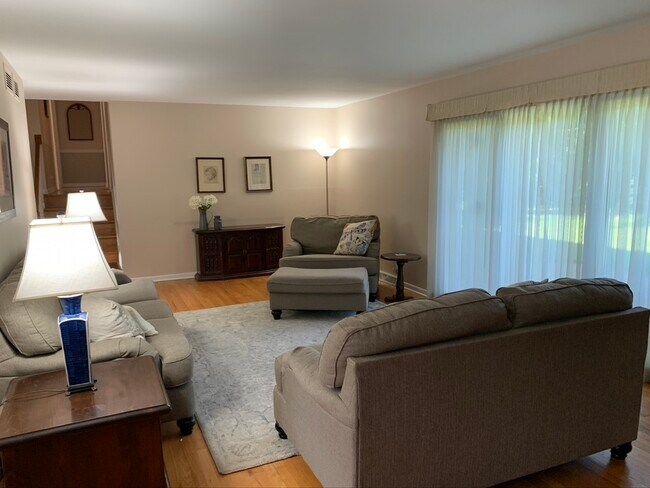 Foto del edificio - 1126 Laurel Ln