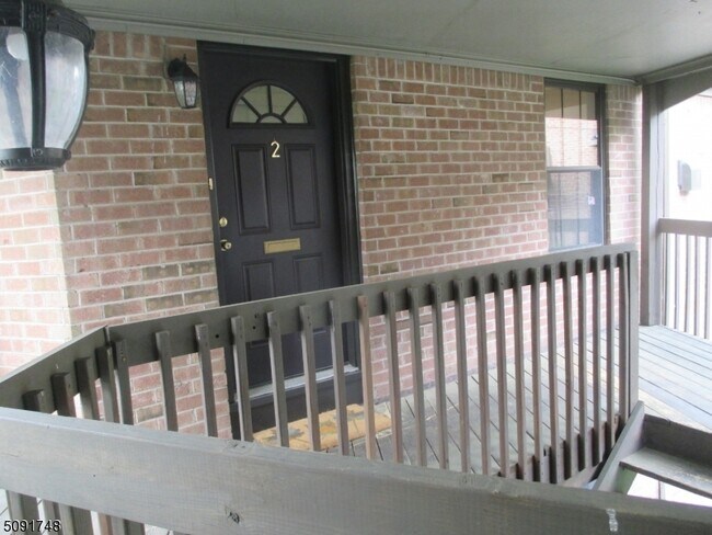 Building Photo - 181 Long Hill Rd