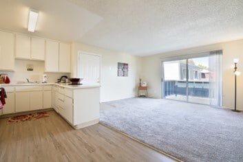 Building Photo - Hunter's Landing Apartments