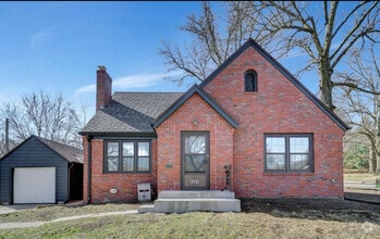 Building Photo - 4201 Hillside St