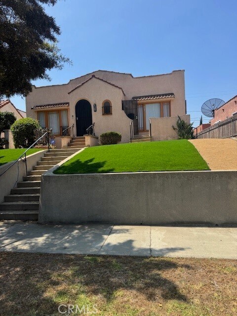 Foto principal - 2038 W 73rd St