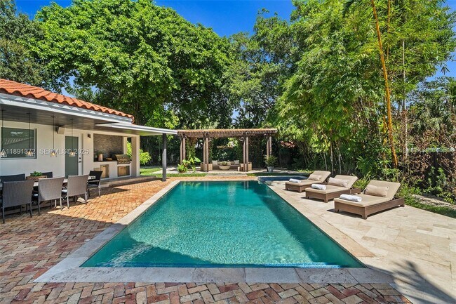 Foto del edificio - 575 Bay Point Rd