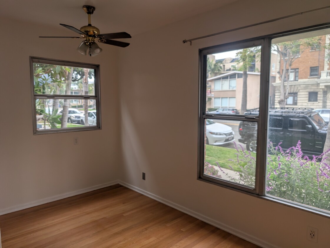 Primary Photo - 1015 E Ocean Blvd