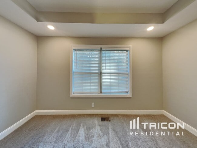 Building Photo - 2945 Lancelot Ln