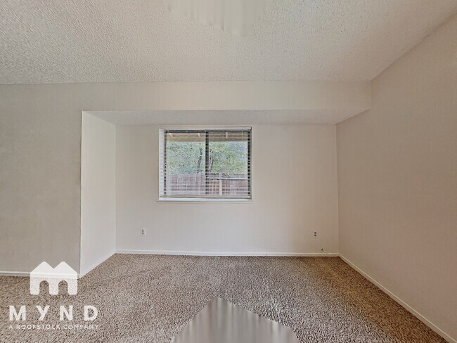 Foto del edificio - 5922 Shadow Park Dr