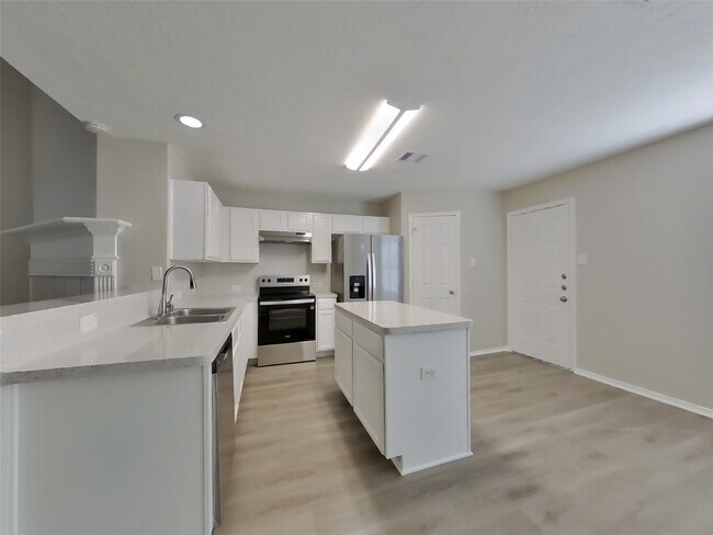 Building Photo - 18451 Sunrise Pines Dr