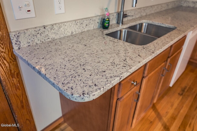 Foto del edificio - 65 Van Derveer St