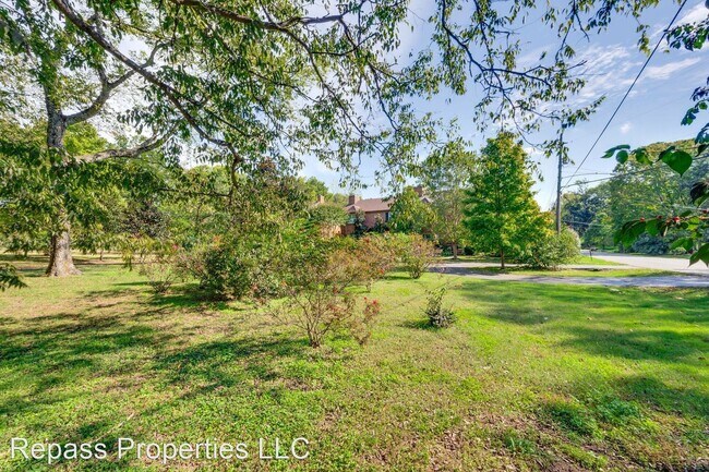 Foto del edificio - 3 br, 3.5 bath House - 1148 Granny White Ct.