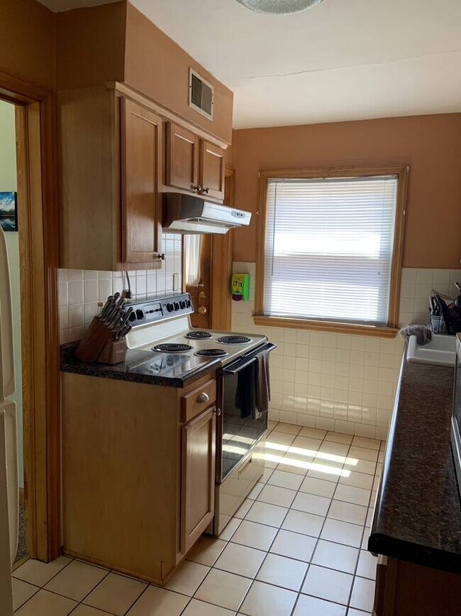 Foto del edificio - 8357 W Watertown Plank Rd