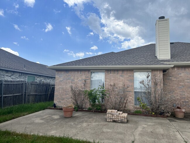 Building Photo - 2024 Southwood Trl