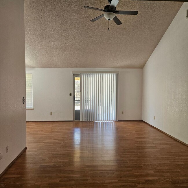 Foto del edificio - 3544 Traveler Ct