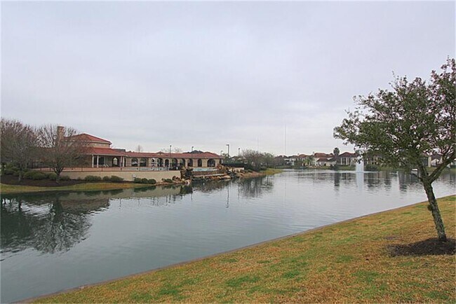 Foto del edificio - 3215 Lake Shore Harbour Dr