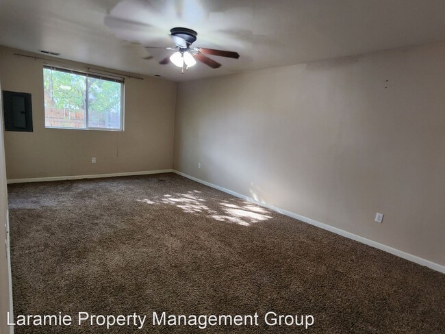 Building Photo - 4 br, 2.5 bath House - 1256 N 6th