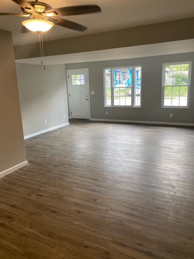 Building Photo - 4513 Decoursey Ave