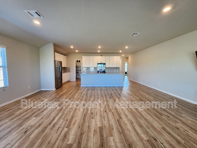 Building Photo - 6915 Bale Ridge