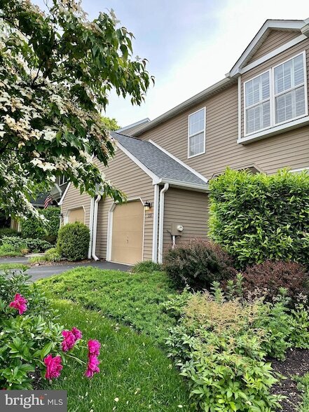 Building Photo - 155 Weybridge Dr