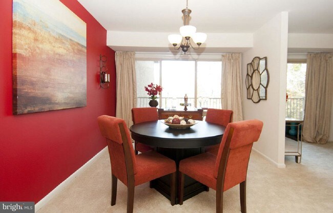 Foto del edificio - 6012 Hunt Ridge Rd