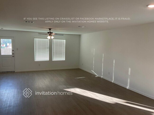 Building Photo - 3950 Saddleback Dr