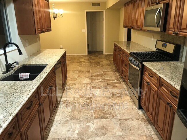 Foto del edificio - 28871 Bradley Rd