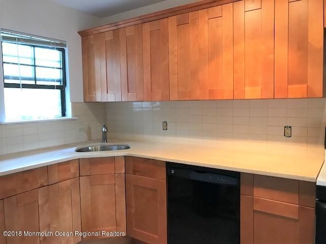 Building Photo - 355 Oak Knoll Dr