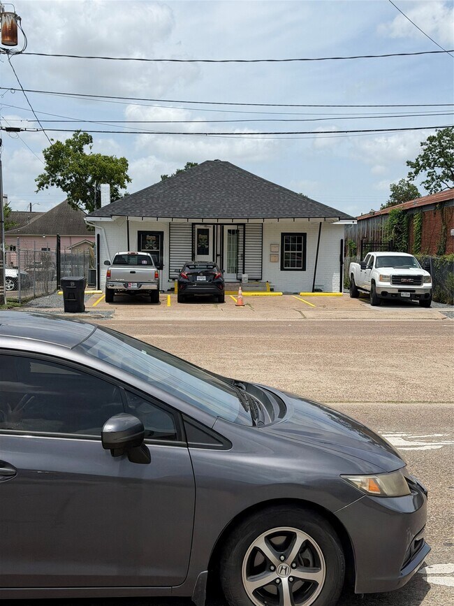Foto del edificio - 304 Lockwood Dr