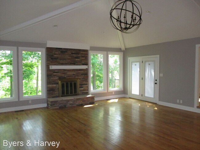 Building Photo - 3 br, 2 bath House - 1131 Warfield Blvd.