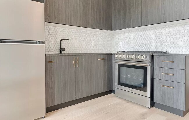 Building Photo - 287 E 3rd St