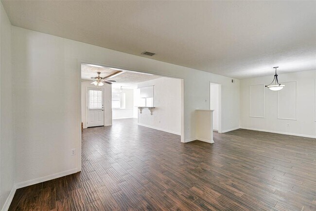 Foto del edificio - 15331 Poplar Grove Dr