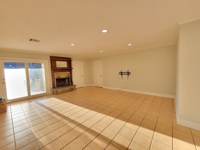 Building Photo - 4528 Chastant St