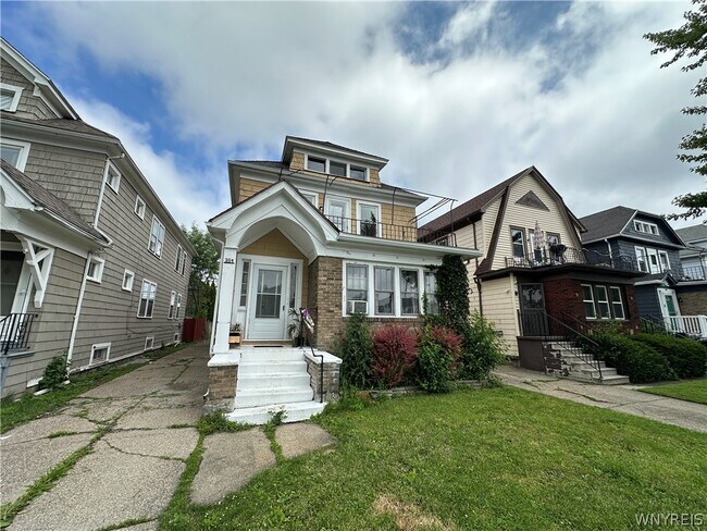 Foto del edificio - 394 Taunton Pl
