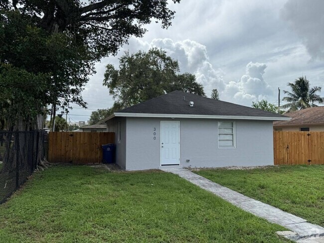 Building Photo - 300 NW 28th Way