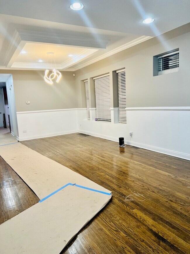 Building Photo - 7433 S Perry Ave