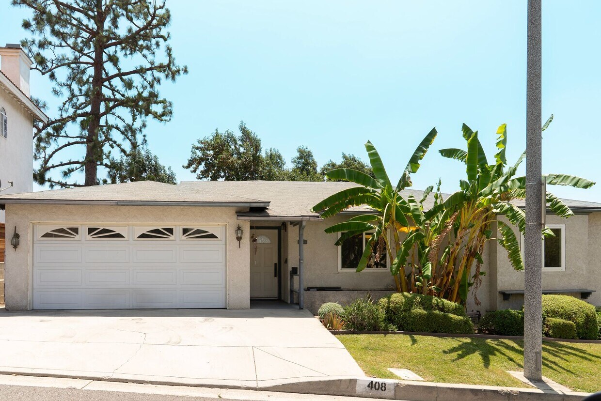 Foto principal - Spacious 3 Bed · 2 Bath Hillside Home — Mo...
